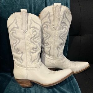 Women’s 8 white dingo cowgirl boots